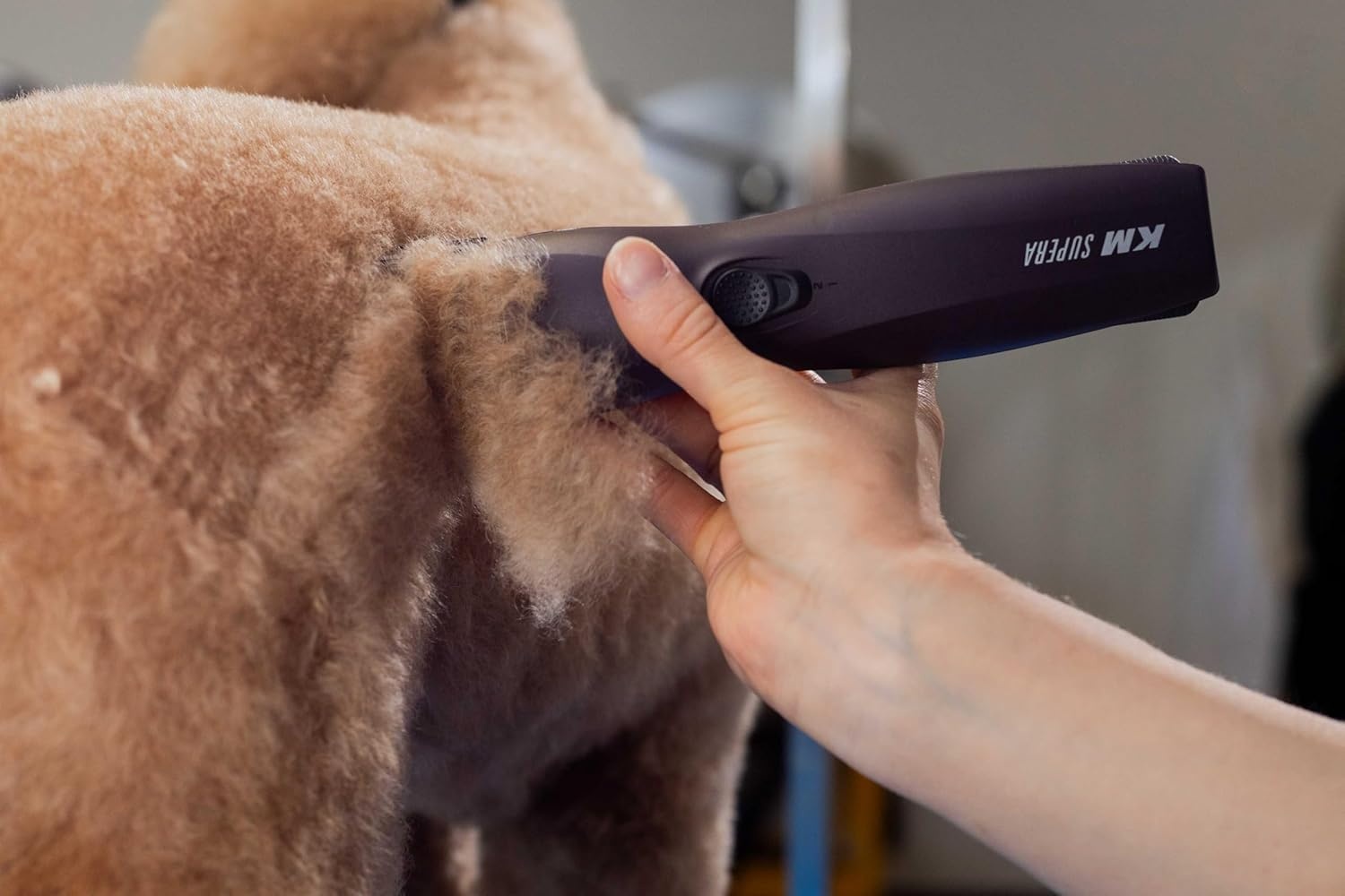 imageWahl Pro Animal KM Supera Cordless Pet Clipper Pet Clipper for Cat amp Dog Grooming Battery Powered Cordless Clipper Features LOCKGUARD Technology