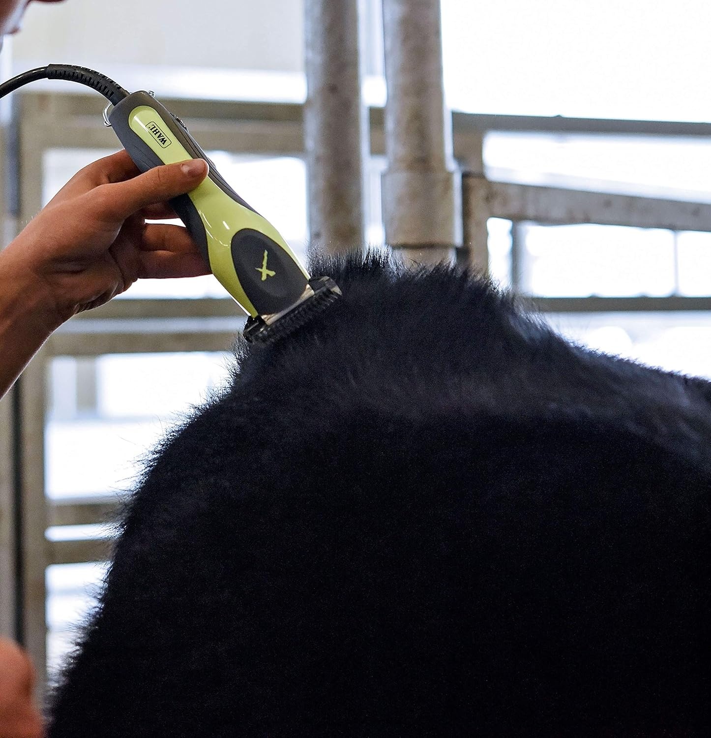imageWahl Professional Animal XBlock 2Speed High Speed Cattle Fitting Clipper Kit Red 9597 306LB 95970Yellow